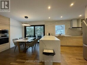 Building Photo - 382 Lynett Crescent