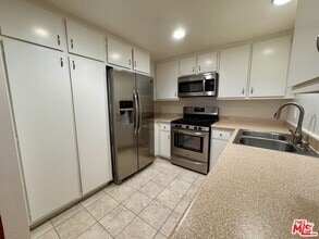 Building Photo - 1348 E Hillcrest Dr