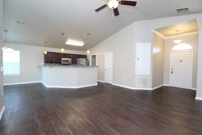 Foto del edificio - Coming 10/17 – 3BR/2BA with Fenced Yard in...