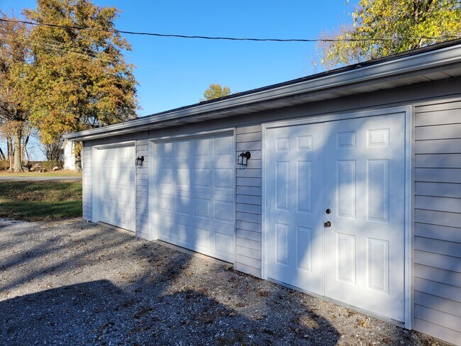Building Photo - 8602 Fruit Rd