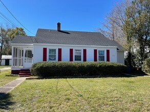 Building Photo - 517 Woodlawn Ave