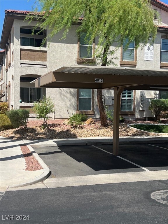 Building Photo - 2305 W Horizon Ridge Pkwy