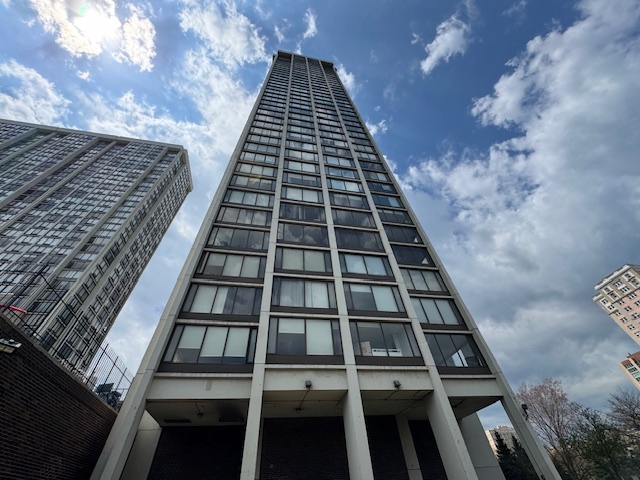 Building Photo - 5455 N Sheridan Rd