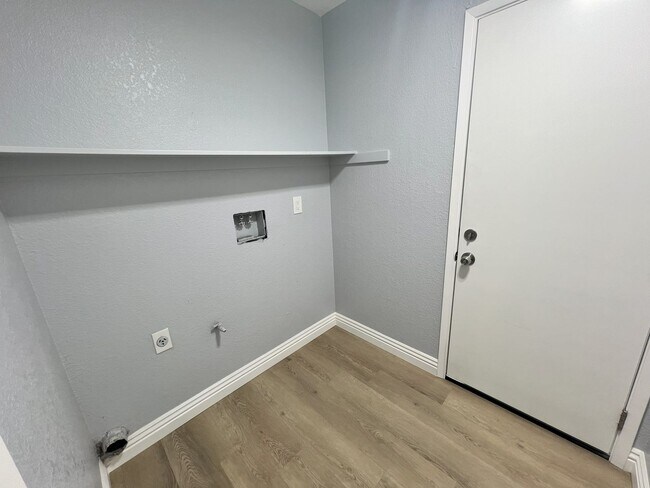 Foto del edificio - Lovely 3 Bed 2 Bath Home in Sacramento