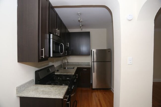 Building Photo - 4644 N Paulina St