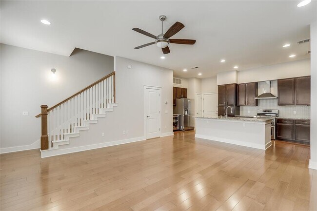 Foto del edificio - 2520 Bluebonnet Ln