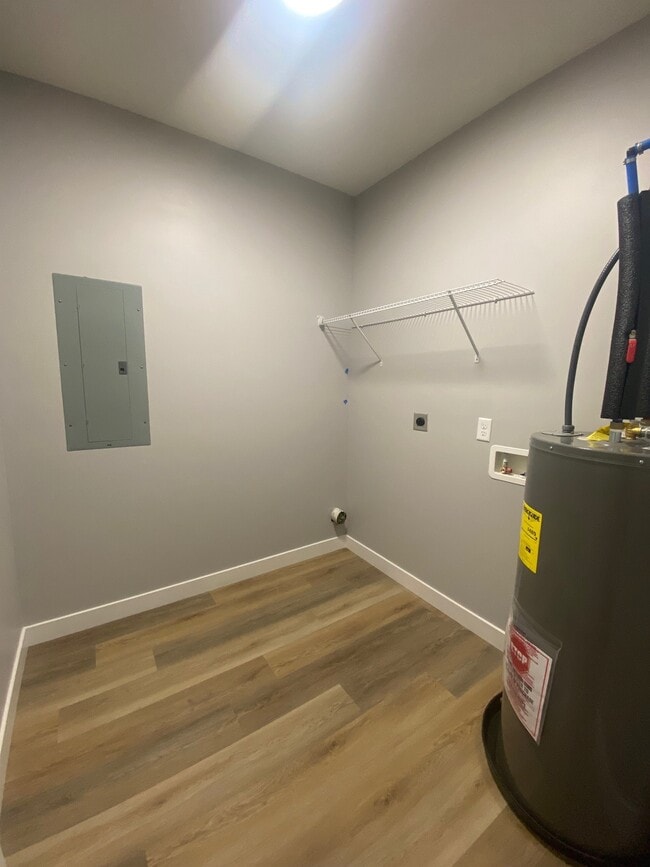Unit A Laundry - 415 Dequincy St