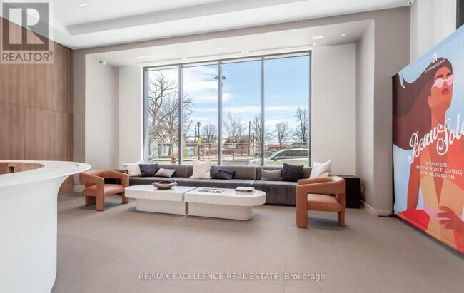 Photo du bâtiment - 2075 Lakeshore Rd.