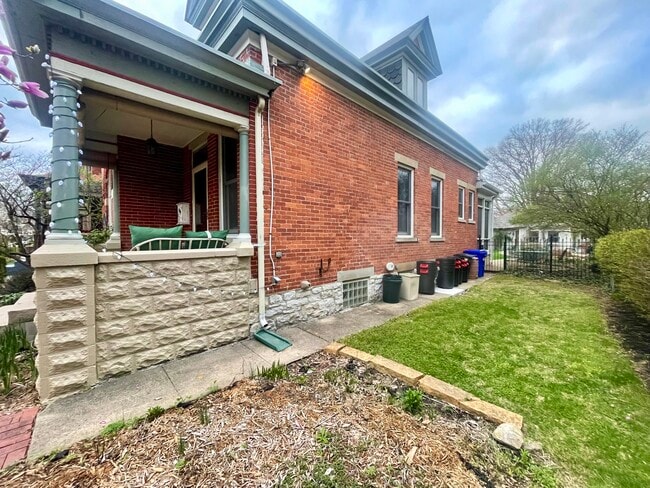 Building Photo - 290 E Deshler Ave