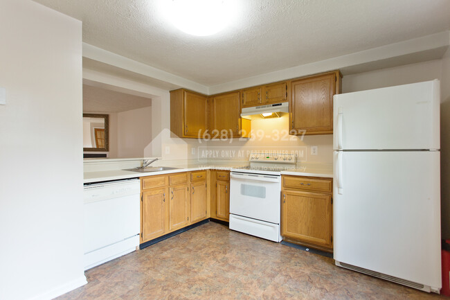 Building Photo - 6072 Rock Glen Dr