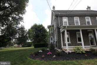 Building Photo - 418 Allentown Rd