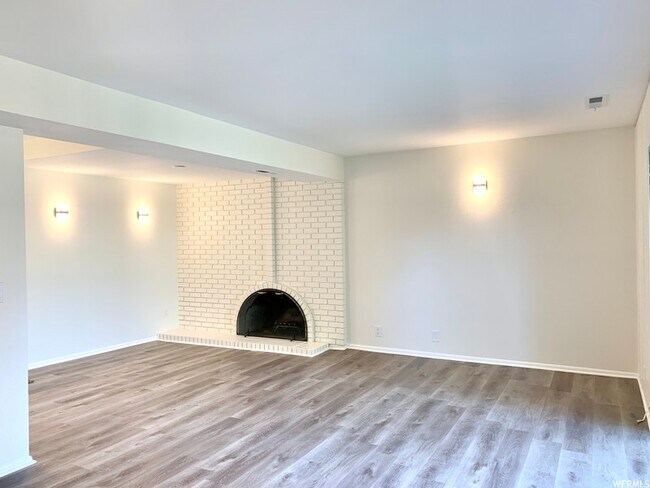 Foto del edificio - 4860 S Highland Cir