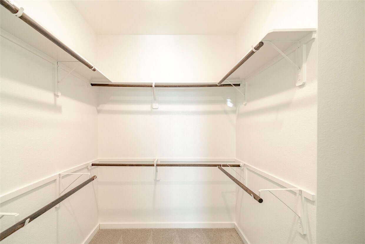 Foto del edificio - 6014 Churchill Spgs Ln