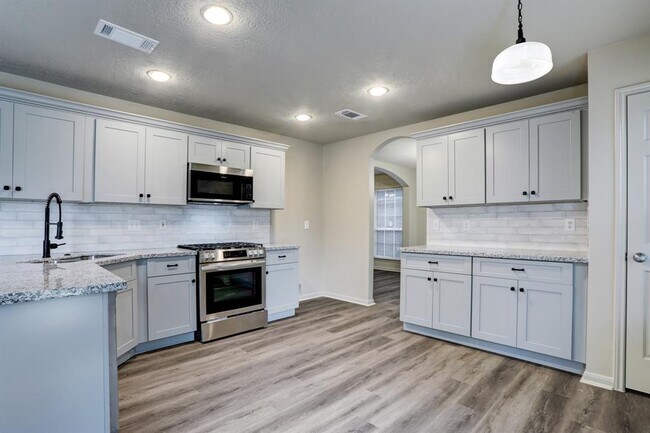 Building Photo - 4514 Pristine Dr