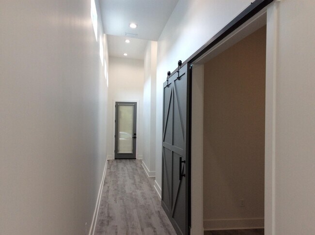 Foto del edificio - 2315 Lake Hall Rd