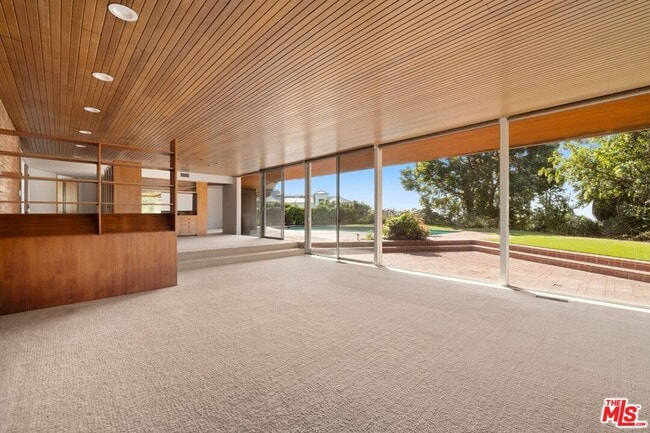 Building Photo - 590 N Tigertail Rd