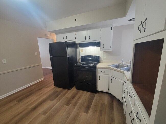 Building Photo - 1969 Fair Oaks Dr