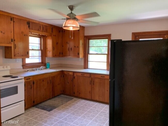 Building Photo - 3 br, 1 bath House - 1105 N Overlook Dr