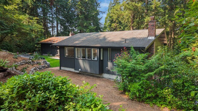 Building Photo - 860 Hyak Way