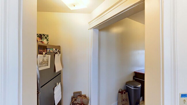 Foto del edificio - No Brokers Fee. No Security Deposit, Heat, Hot Water Included, Laundry, Elevator, Steps from the ...