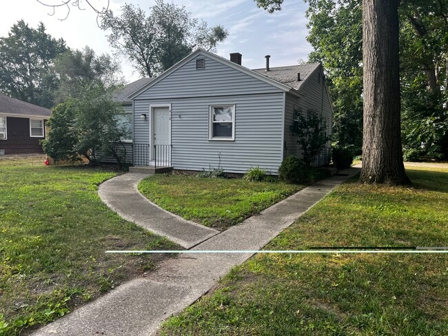 Building Photo - 418 W Lakewood Blvd