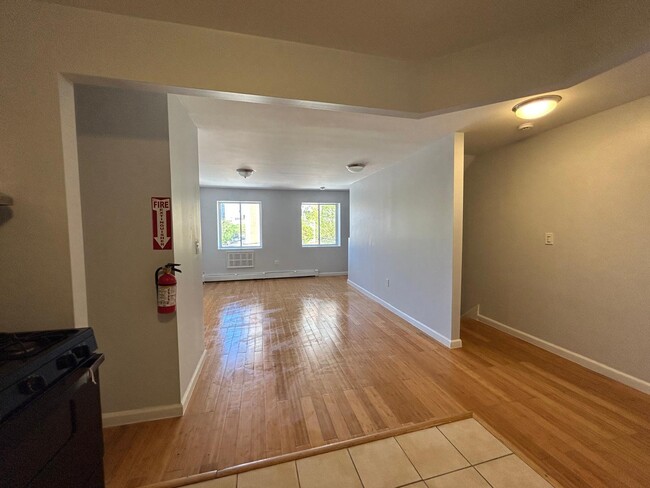 Foto del edificio - 2048 Arthur Ave