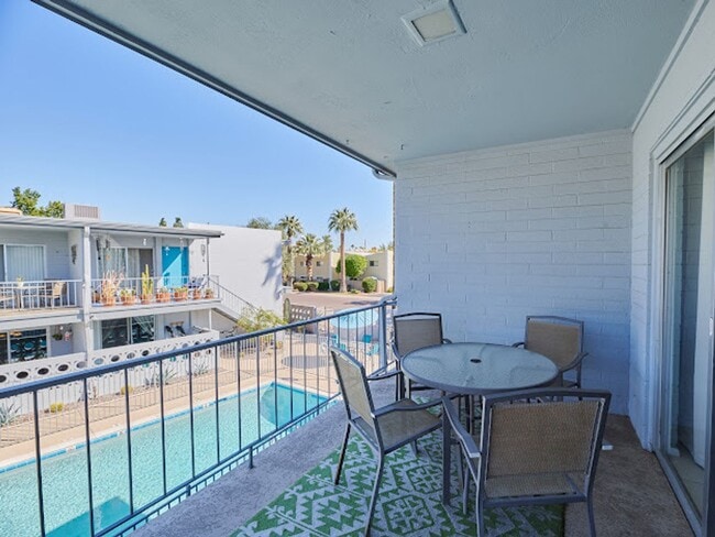 Building Photo - Charming Condo