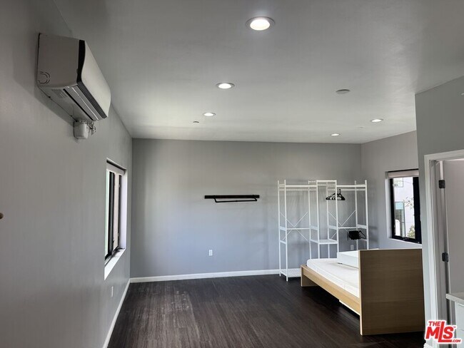 Foto del edificio - 727 S Gramercy Dr