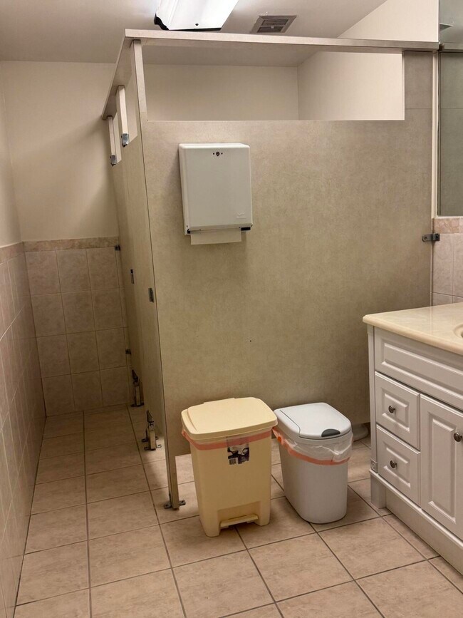 Foto del edificio - 2460 SW 22nd Ave