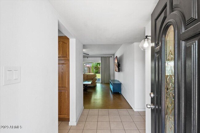 Foto del edificio - 4320 E Clarendon Ave