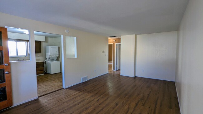 Livingroom - 2036 Vinewood Ln