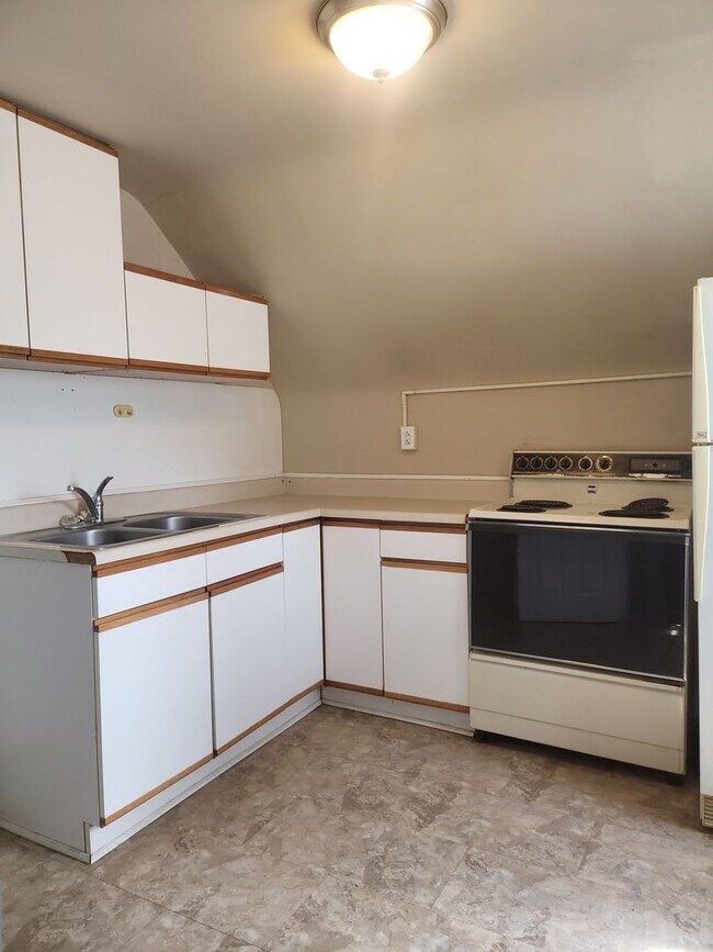 Building Photo - 24577 Tuscany - Hirsch &amp; Sher Holdings...