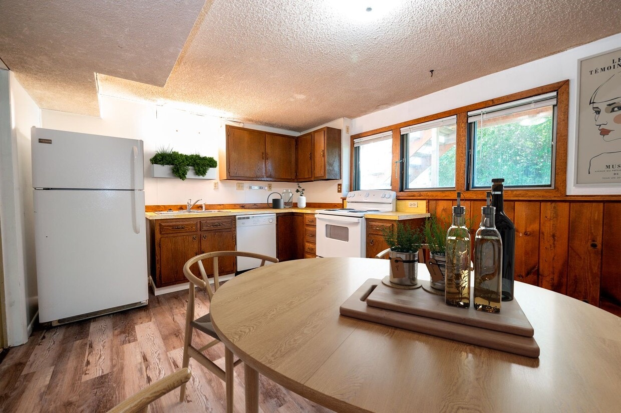 Primary Photo - 2 bedroom 1 bath close to downtown