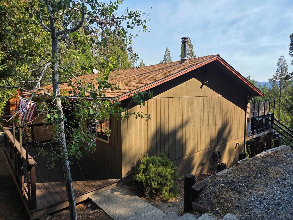 Primary Photo - Spacious 3 Bedroom, 2 Bath Home with Bonus...