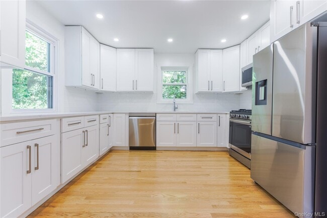 Building Photo - 25 Van Duzen Pl