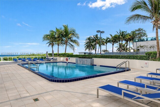 Foto del edificio - 6917 Collins Ave