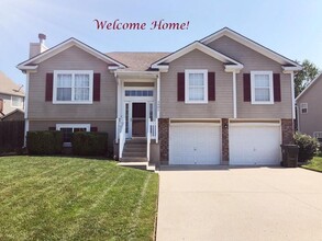 Building Photo - 1501 Stoneybrooke Dr