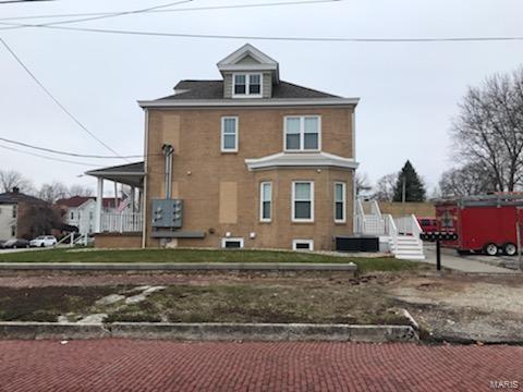 Building Photo - 628 Henry St