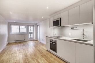 Building Photo - 4570-4590 Ch Queen-Mary