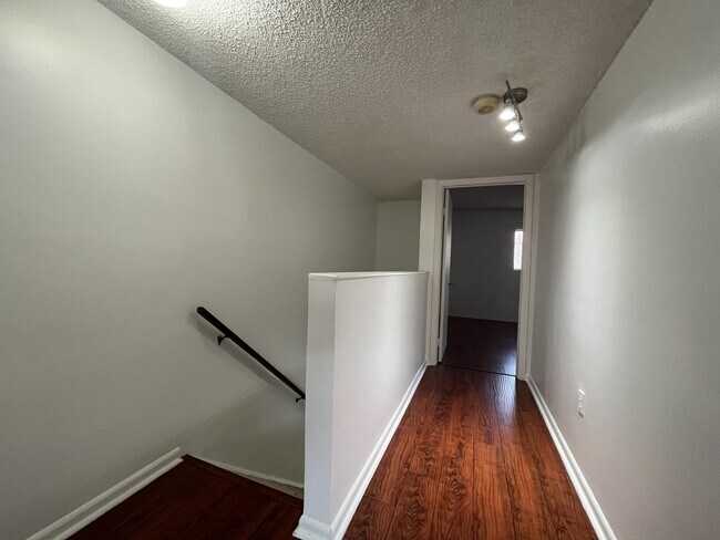 Foto del edificio - 407 Palm Cir E