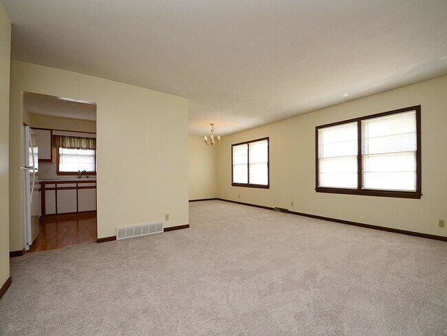 Building Photo - 9512 Mockingbird Dr