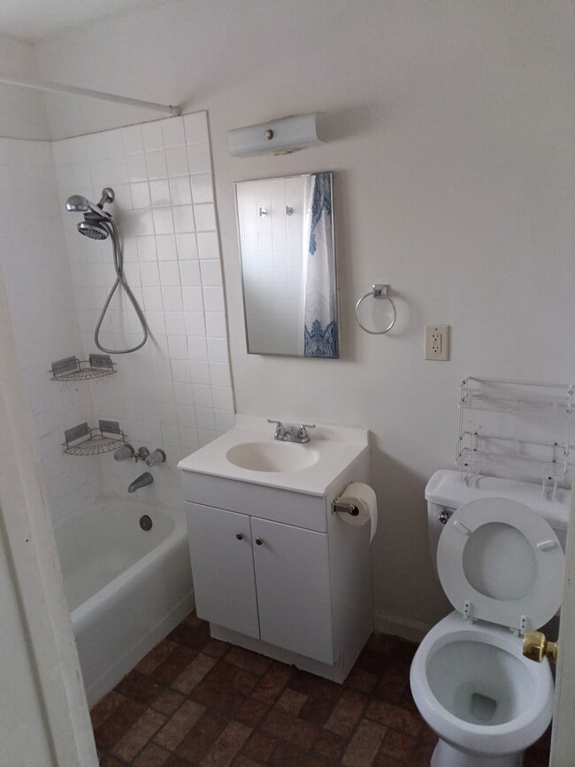 Building Photo - 516 E Fredricks St