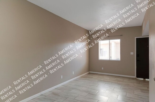 Building Photo - 1226 N Bryant Ave