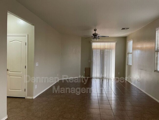 Foto del edificio - 7419 W Glass Ln