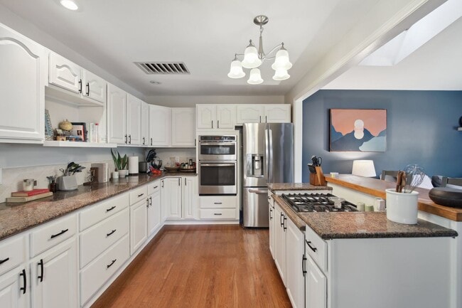 Fantastic 4 bedroom 2 bath home located in... - Fantastic 4 bedroom 2 bath home located in...