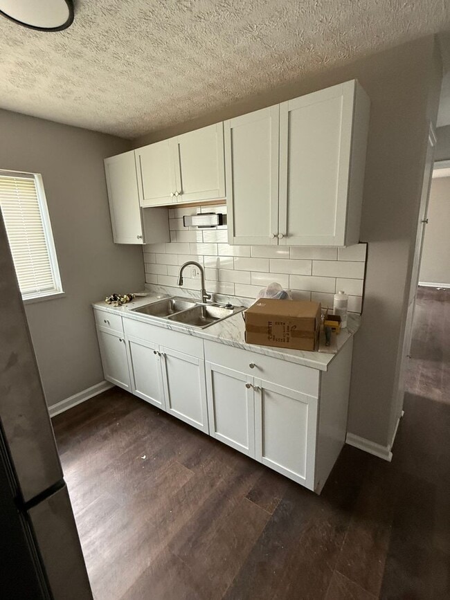 Building Photo - 2825 San Rae Dr
