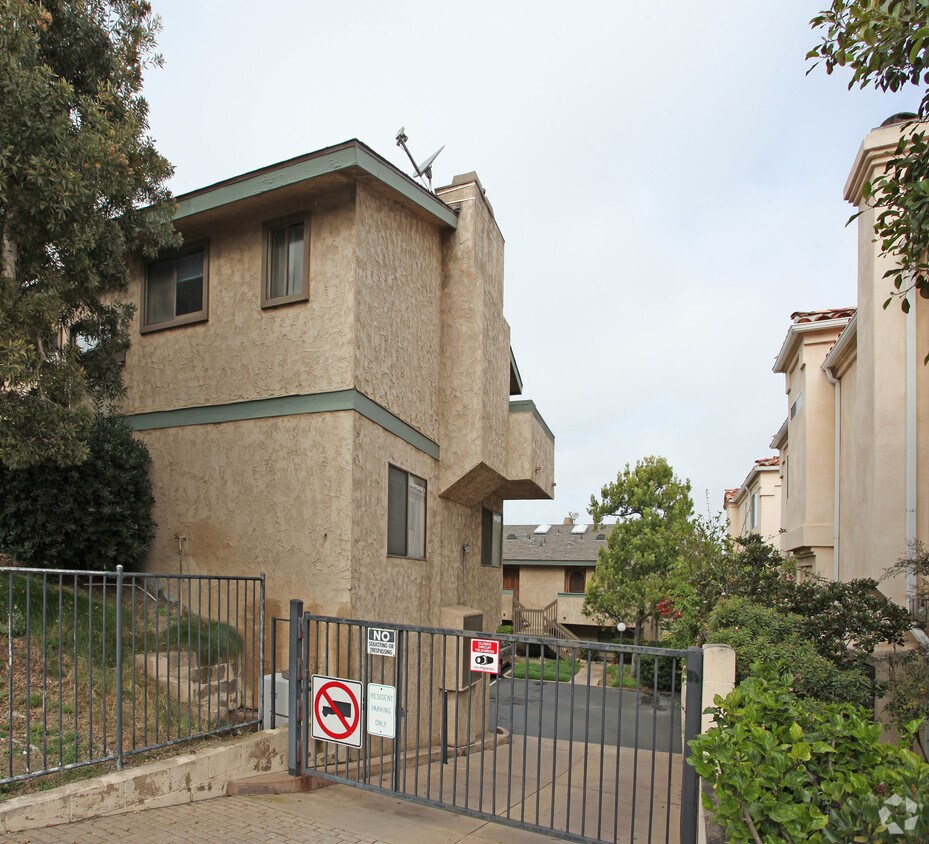 Foto del edificio - 4532-4578 W Point Loma Blvd