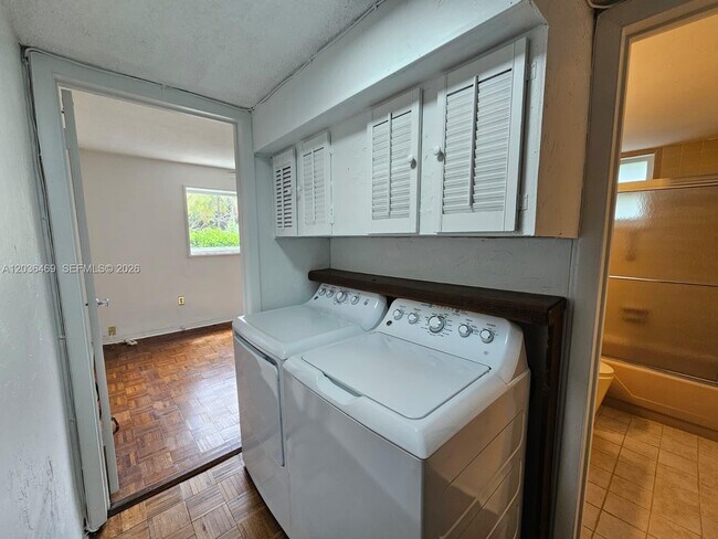 Foto del edificio - 520 NE 38th St