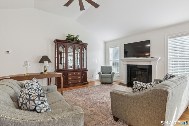 Building Photo - 90 Applegate