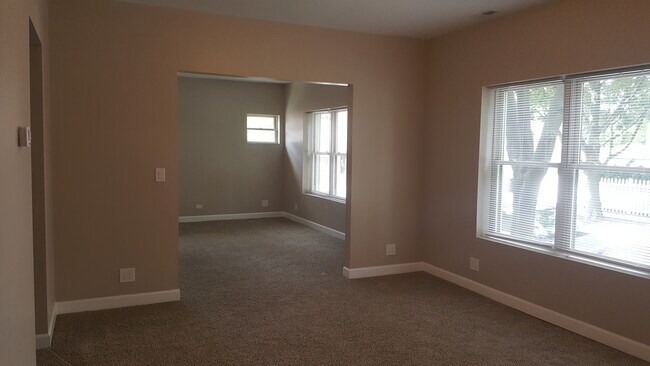 Foto del edificio - 5357 W Leland Ave